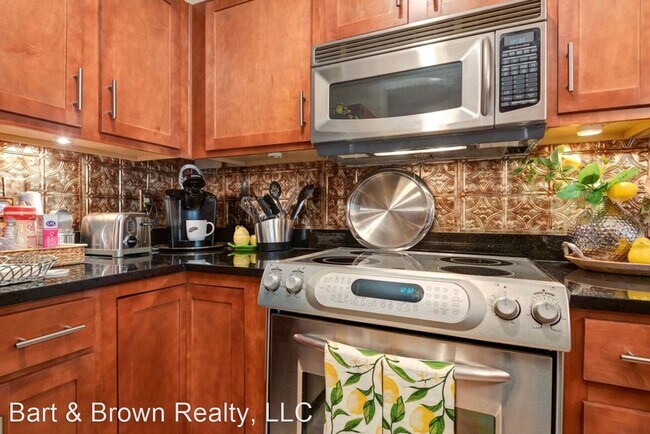 Building Photo - 2 br, 2.5 bath House - 9410 Branson Landin...