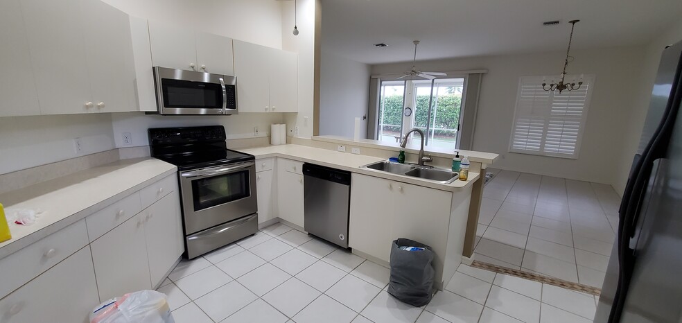 Building Photo - 407 Crossfield Cir
