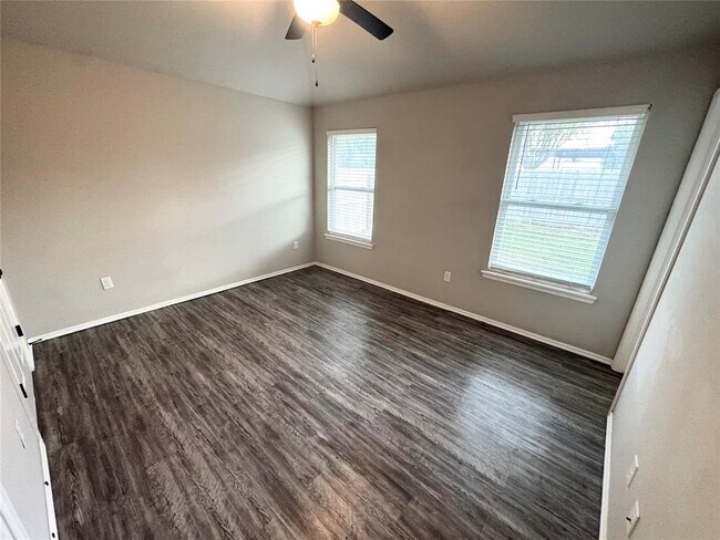 Building Photo - 11504 SW 8th Cir