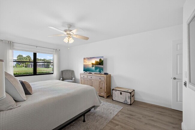 Building Photo - 16997 Waterbend Dr