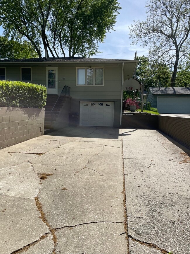 Building Photo - 707-713 13th Ave