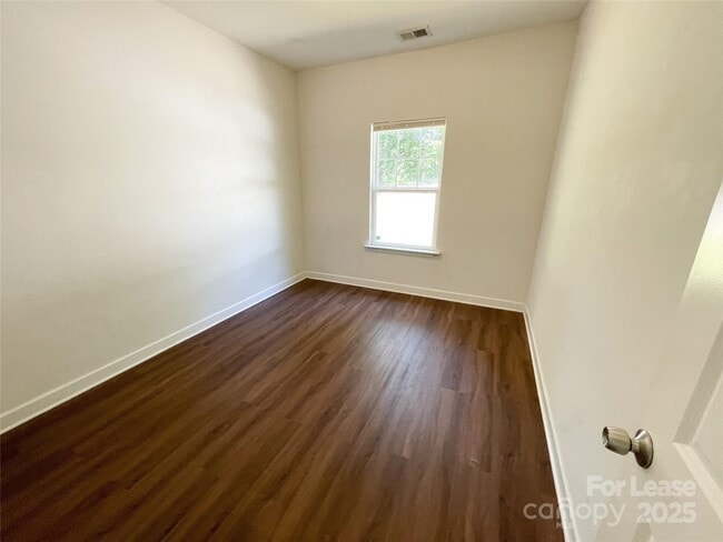 Building Photo - 7928 E Lane Dr