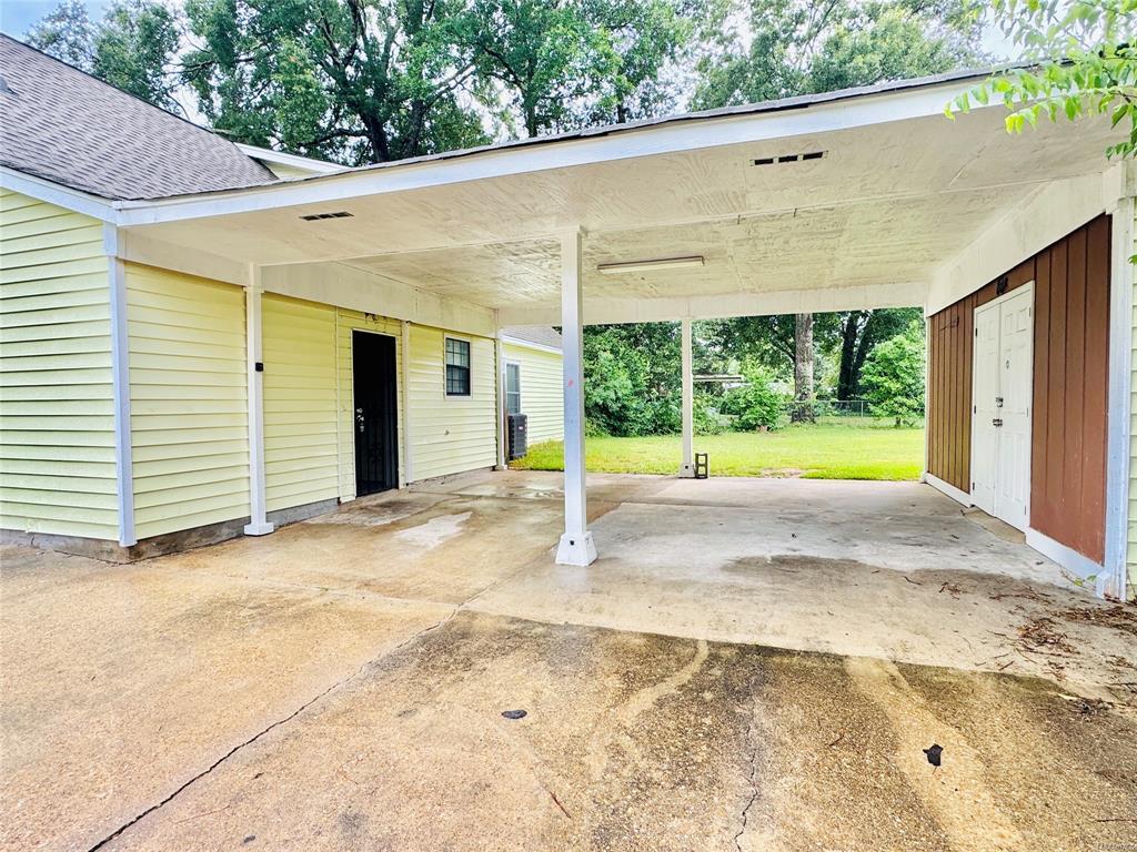 Building Photo - 697 Chatsworth Dr