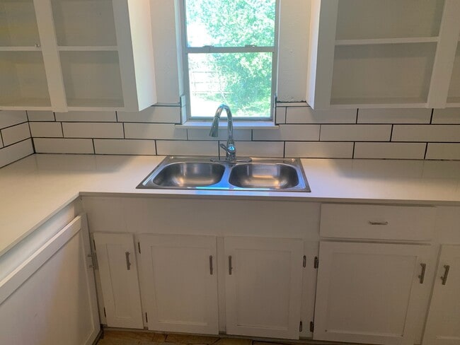 Building Photo - 2306 28th Ave N