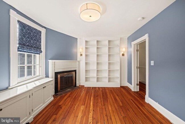 Building Photo - 509 Duke St