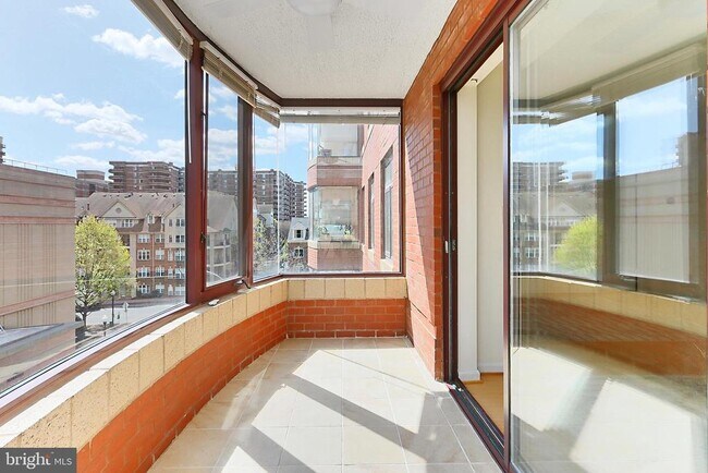 Building Photo - 2400 Clarendon Blvd