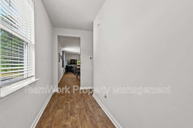 Building Photo - 643 Silver Spruce St