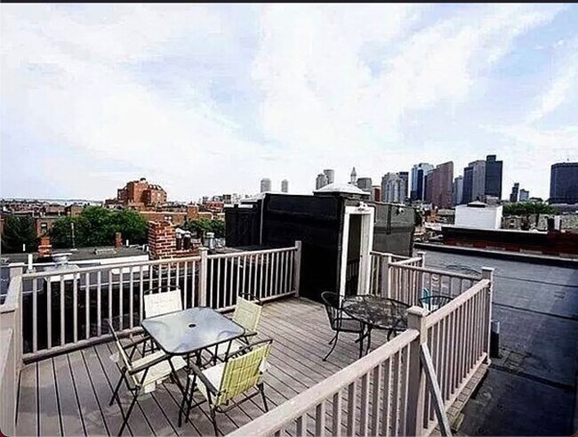 Building Photo - 35 Charter St