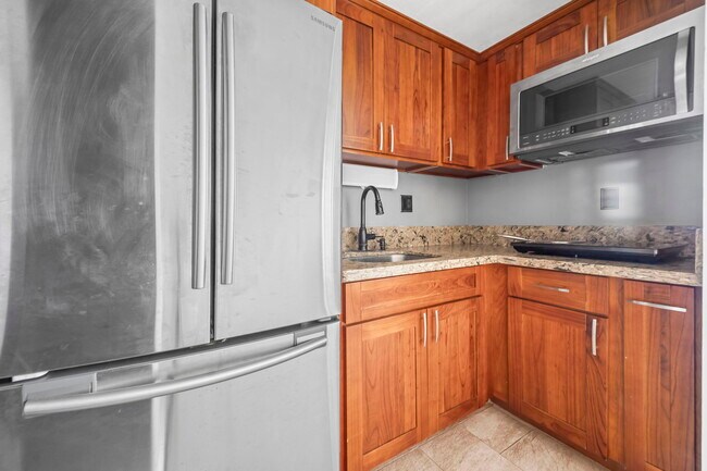 Building Photo - 1060 Kamehameha Hwy