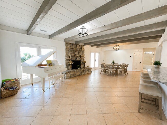 Building Photo - Beautifully Upgraded Los Altos Home!