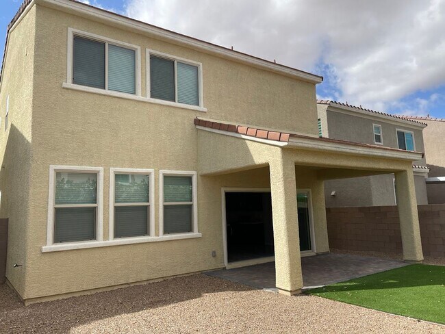 Building Photo - Rhodes Ranch South- 4 Bedroom 3 Bath Home