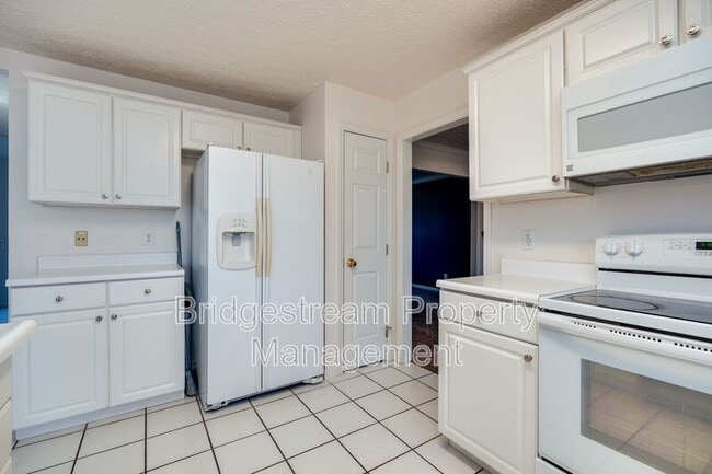 Building Photo - 4448 Forest Ridge Blvd