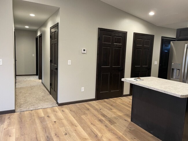 Building Photo - Charming Open Layout, Garage. PETS WELCOME