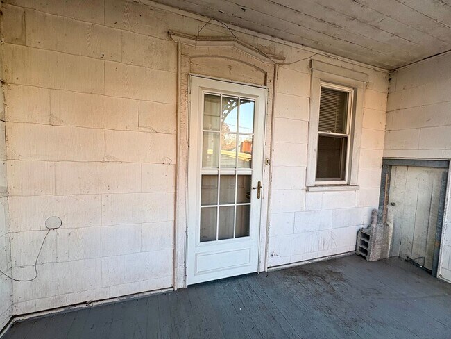 Building Photo - 519-5195 S Market St