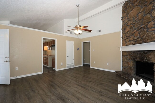 Building Photo - 6333 Raible Dr