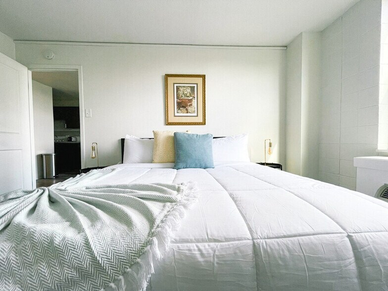 Building Photo - 2515 Burnet Ave