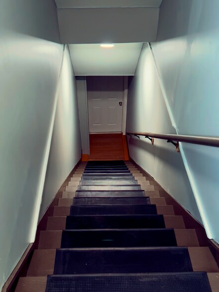 Stairs Entryway - 15 Park Cir
