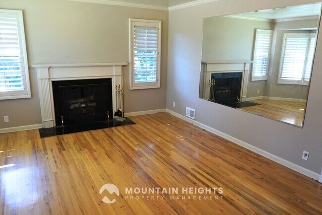 Building Photo - 2784 E Delsa Dr