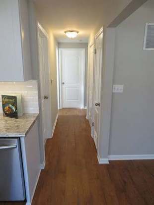 Building Photo - 327 Fairlawn Dr
