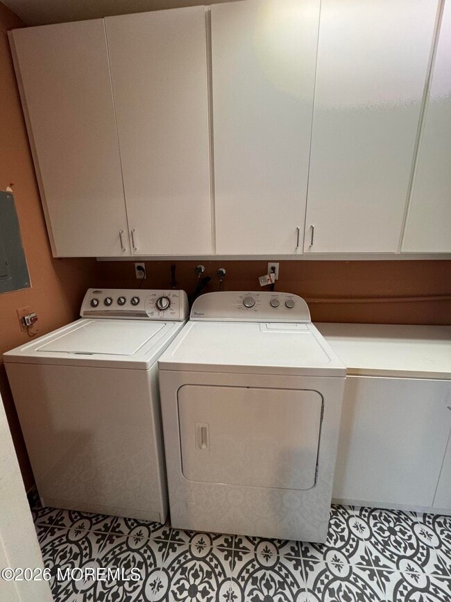 Building Photo - 22 Beverly Ct