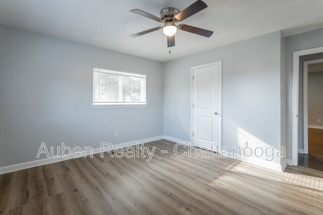 Building Photo - 2806 Silverdale Rd