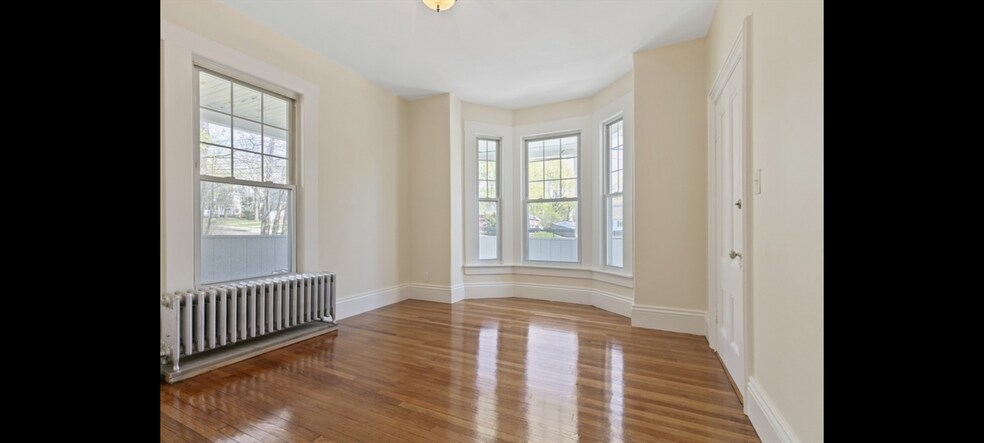 Building Photo - 106 Elm St
