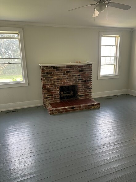 Building Photo - 300 Lime Kiln Rd