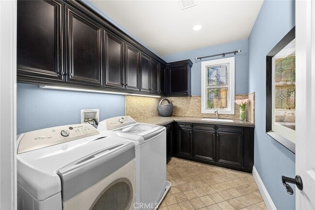 Building Photo - 19668 Three Oaks Ln