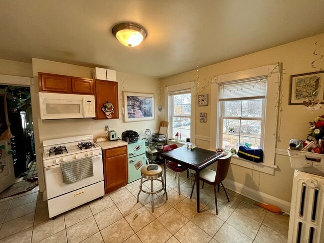 Building Photo - 3956-3958 N Murray