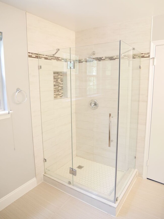 Building Photo - Recently Renovated & Move-In Ready- Bowie, MD