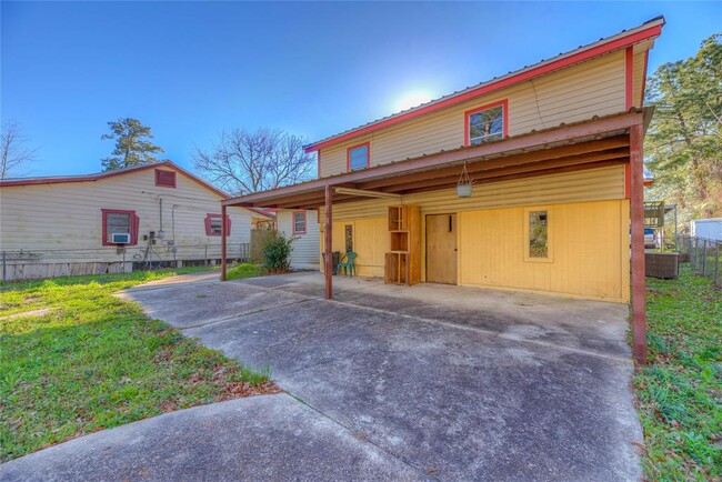 Building Photo - 1310 Young St