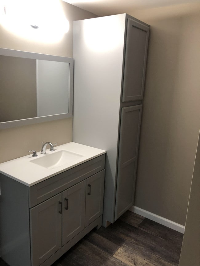 Building Photo - 1256 N Country Acres Ave