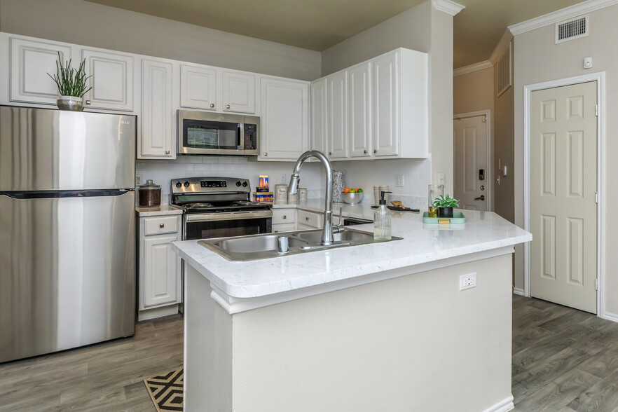 Modern Kitchens at The Woods of Five Mile Creek in Dallas, TX - The Woods at Five Mile Creek