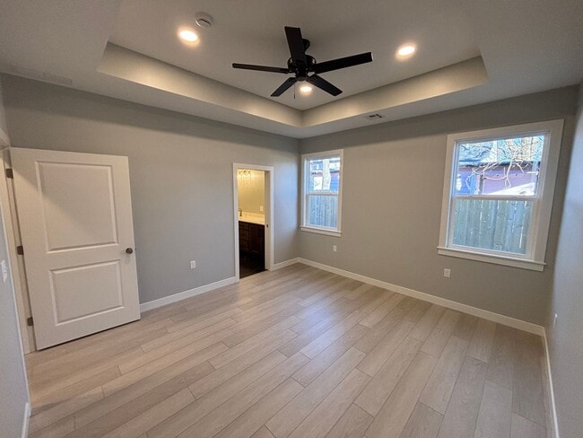 Building Photo - Stunning New Build in Central Manhattan! Available NOW!