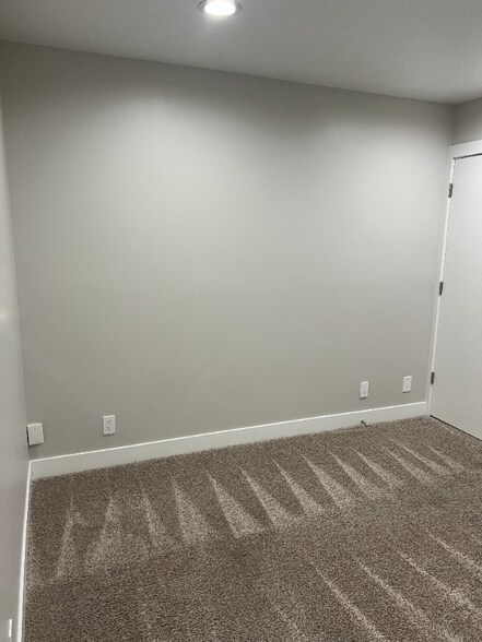 Building Photo - 438 N Center St