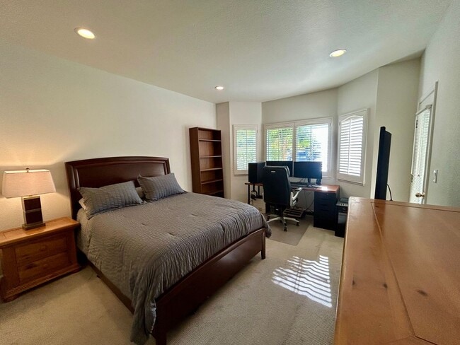 Building Photo - Modern and Convenient Condo Near Almaden Lake