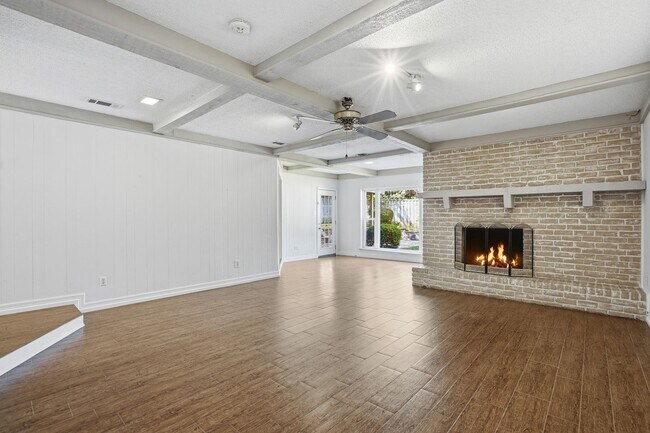 Building Photo - Amazing in Arlington