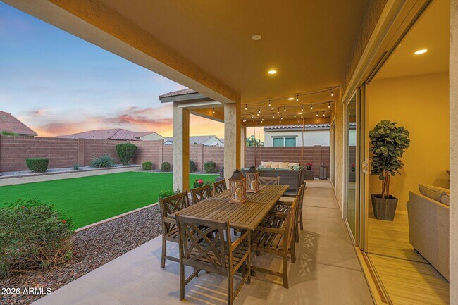 Building Photo - 18626 W Elm St