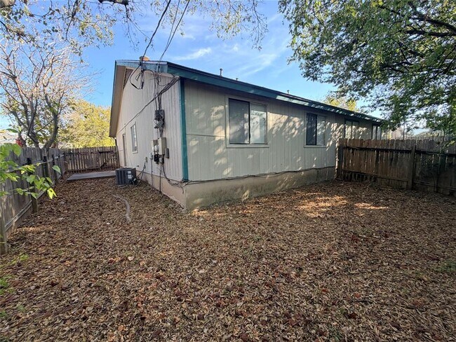 Building Photo - 12800 Tomanet Trail