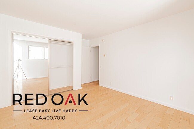 Building Photo - 1033 3rd St