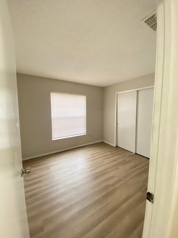 Building Photo - 1090 Condor Pl