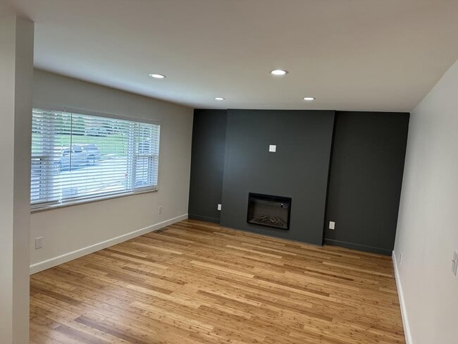 Building Photo - 249 Bluegrass Ave