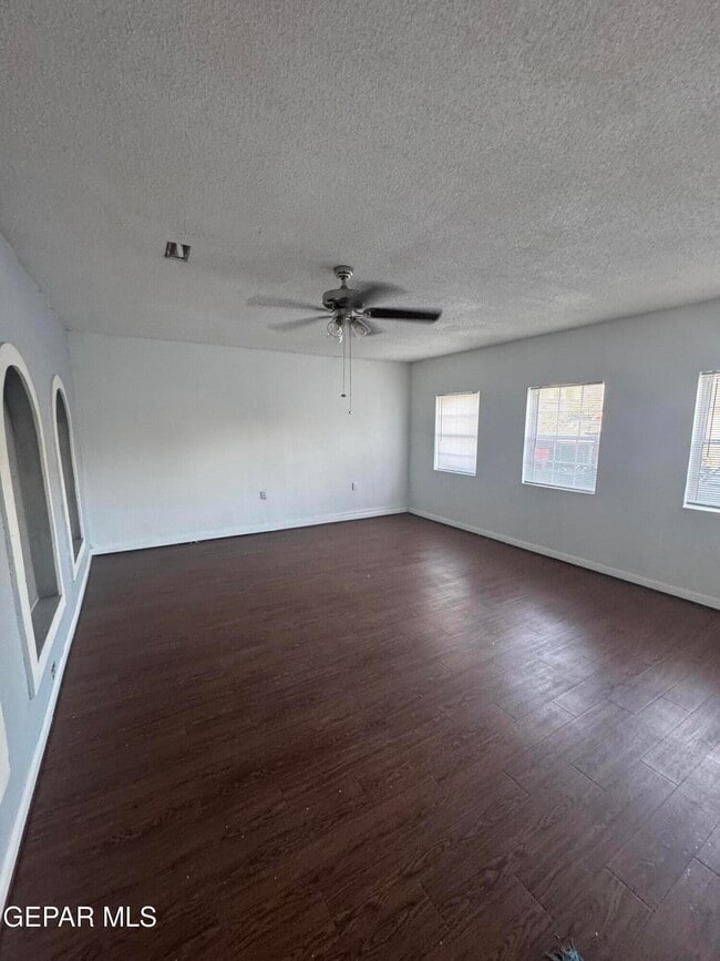 Building Photo - 3033 Tierra Humeda Dr