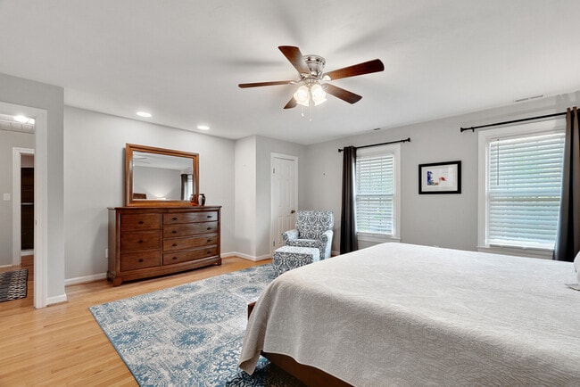 Building Photo - 717 Hempstead Ct