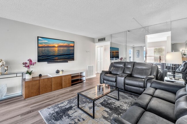 Building Photo - 14623 Bonaire Blvd