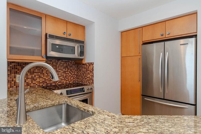 Building Photo - 675 S President St