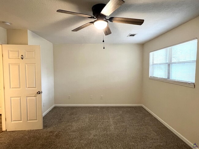 Building Photo - 405 Westcliff Cir