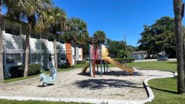 Building Photo - 1200 SW 50th Ave