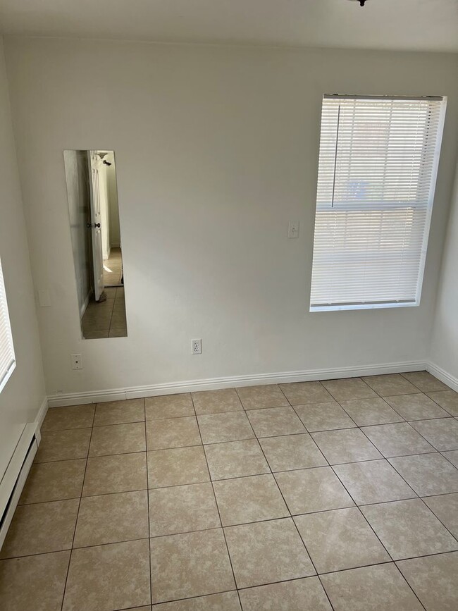 Building Photo - 815 Dameron Dr