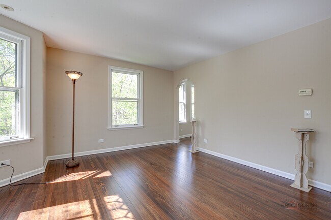 Building Photo - 544 Ravine Ave